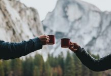 عکس چای خوردن دونفره عاشقانه در طبیعت