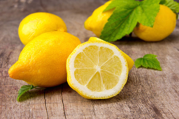 درمان جای جوش با آب لیمو