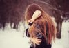 دانلود عکس دختر عاشق غمگین و تنها در برف