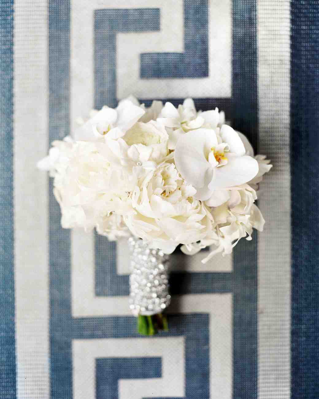 دسته گل عروس ارکیده سفید