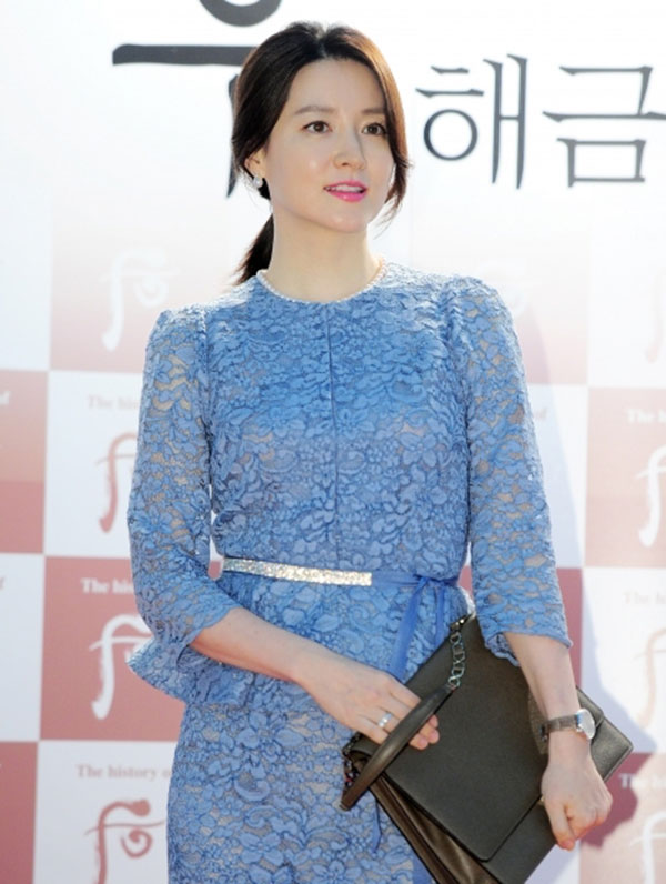 لی یونگ آئه : بازیگر نقش سو جی یون و شین سایمدانگ