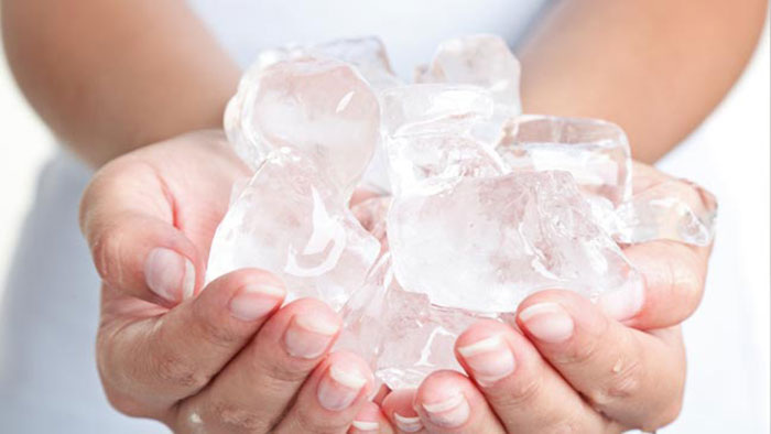فواید یخ درمانی برای پوست