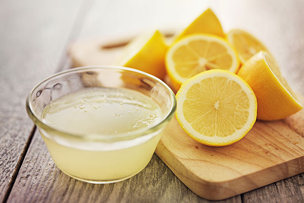 درمان سرفه خلط دار با آب لیمو