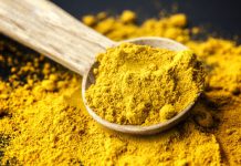 خواص زردچوبه و روغن نارگیل برای سفیدی دندان ها