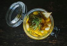 روش نگهداری سیر در روغن زیتون
