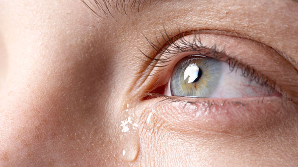 علت گریه کردن و اشک ریختن چیست؟