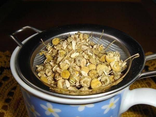 طرز تهیه روغن بابونه در منزل
