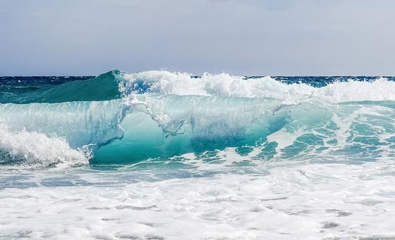 علت ایجاد امواج دریا چیست؟