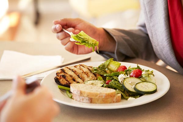 بهترین زمان خوردن صبحانه برای افراد دیابتی