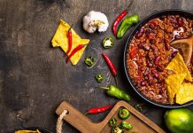 طرز تهیه خوراک گوشت و لوبیای تند و پر ادویه